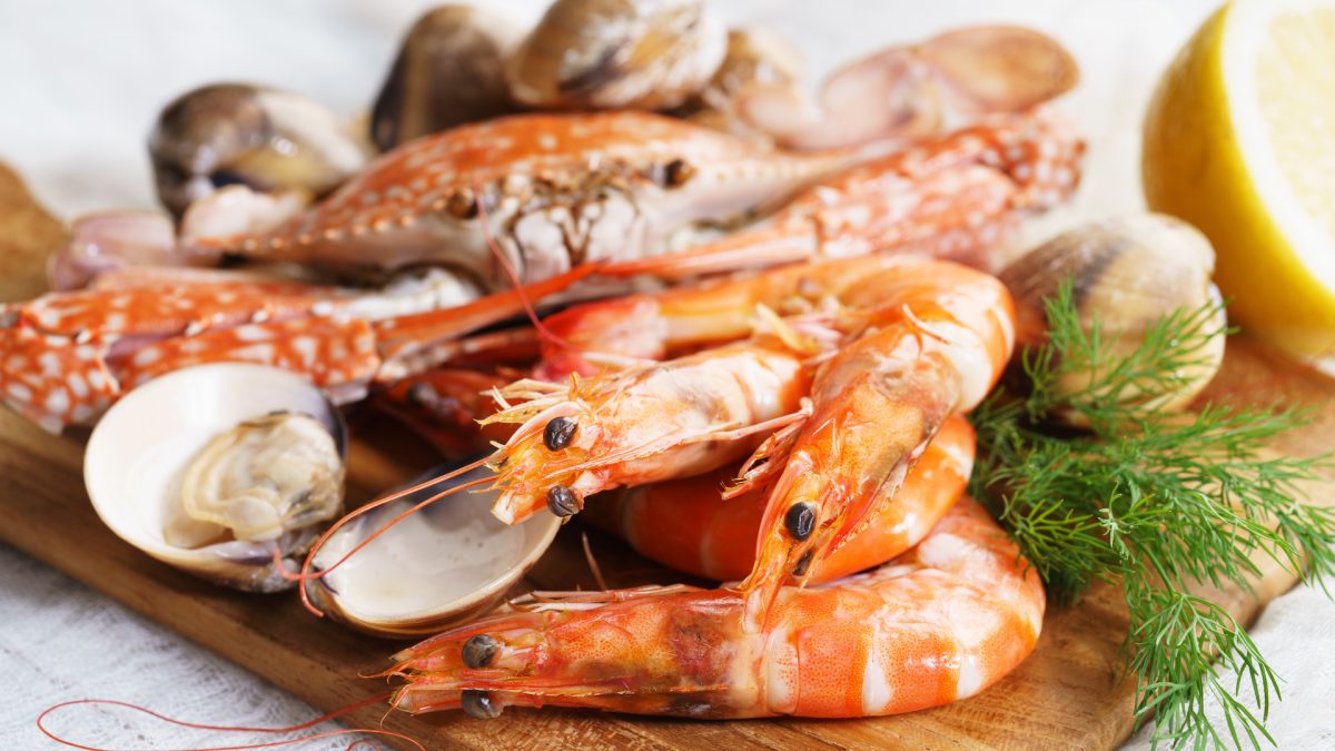 Consejos de expertos para descongelar y preparar mariscos